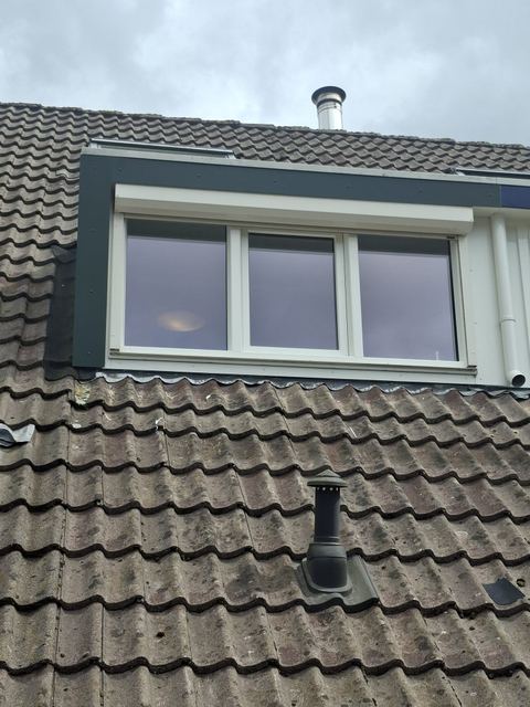 De dakkapellen tijdens de renovatie