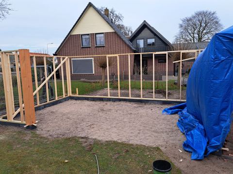 De veranda in aanbouw