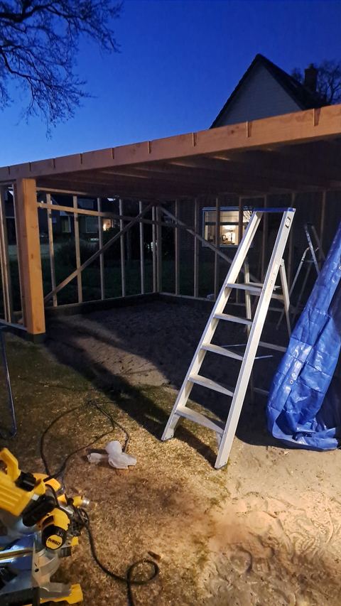 De veranda vanuit de tuin