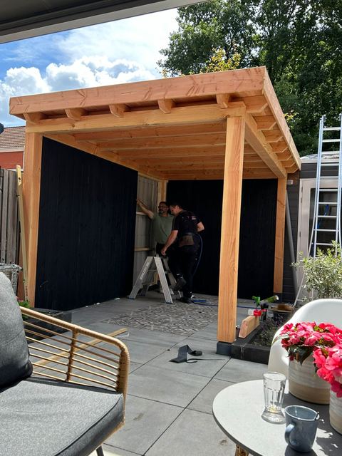 De veranda wordt afgewerkt